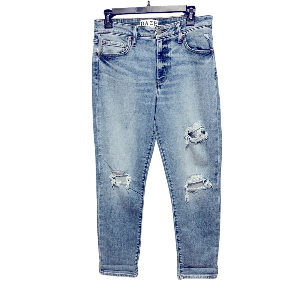 DAZE Women's Light Wash Distressed Ankle Jeans